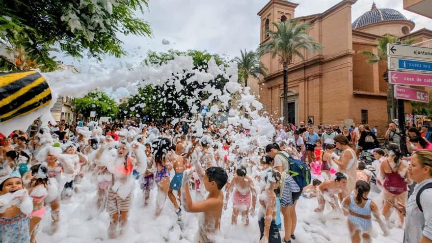 GALERÍA I Las imágenes de la fiesta del agua en Benicàssim