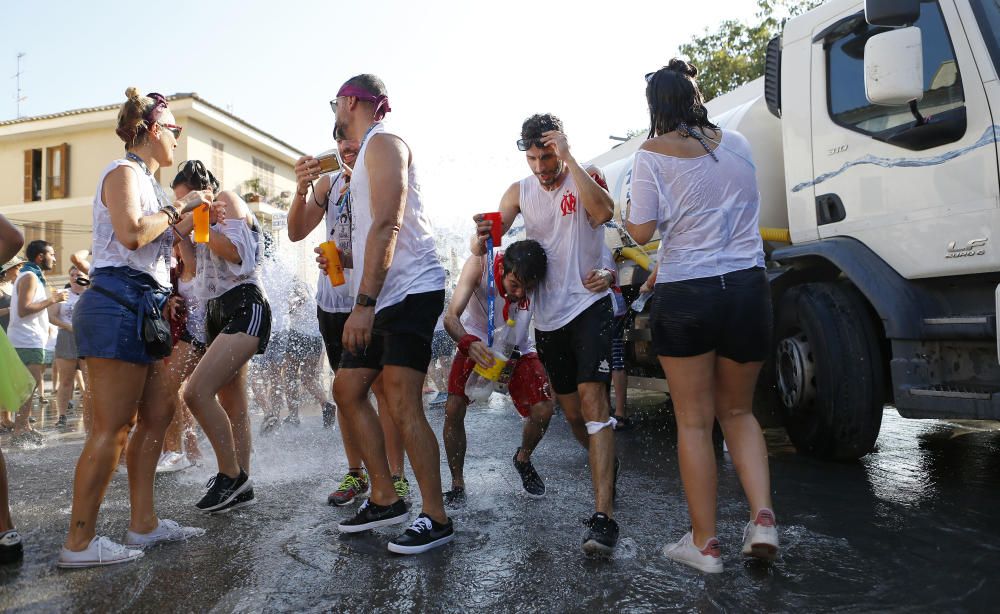 Las 'colles' llenan de color Santa Maria