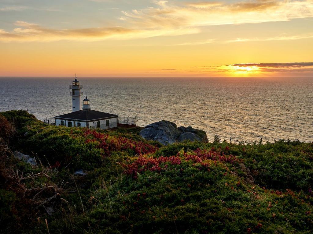 Faro Touriñán Cabo Costa da Morte último atardecer de Europa continental