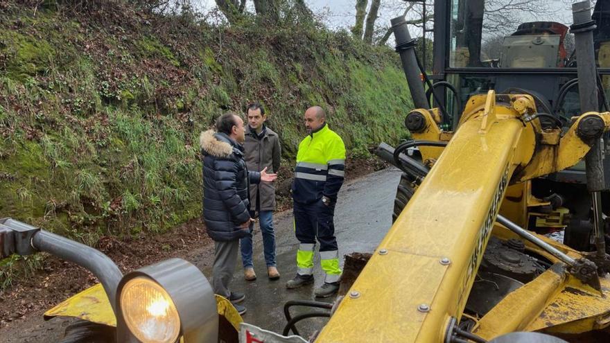 Crespo y Cuñarro inspeccionan los trabajos.