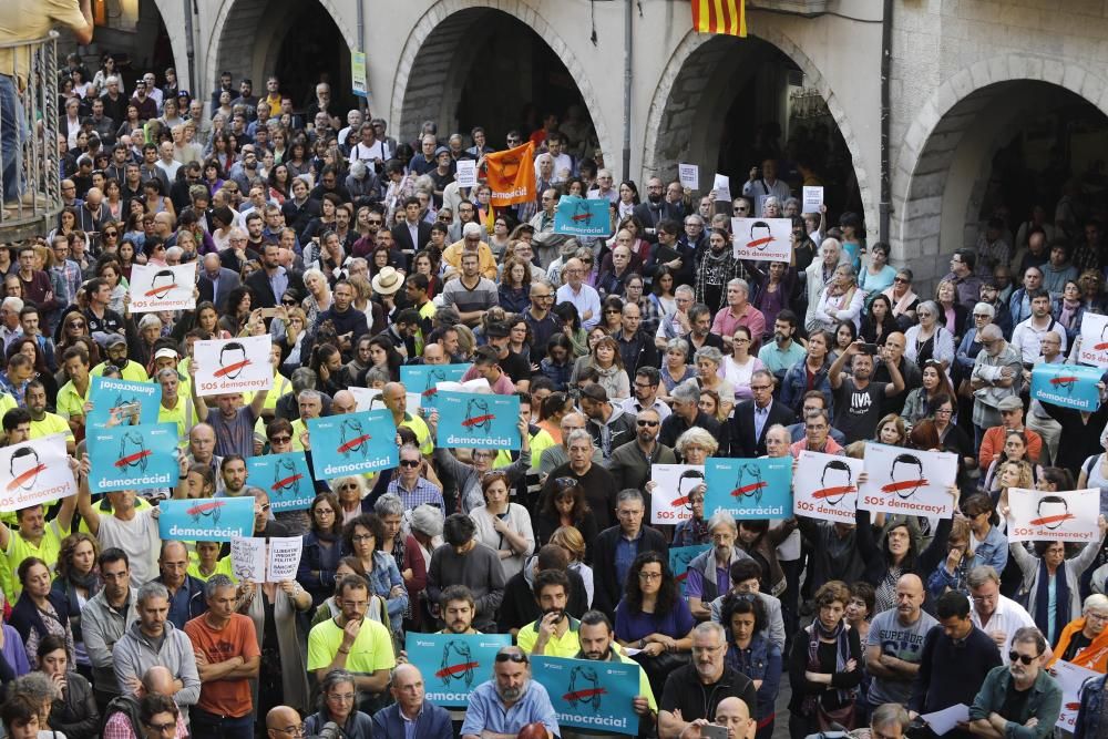 Concentració a la Plaça del Vi per protestar contra les detencions de Cuixart i Sànchez.