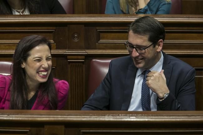 21/03/2017 POLÍTICA  debate de la nacionalidad celebrada en el parlamento de canarias con la intervención del presidente del gobierno Fernando Clavijo.la ex vicepresidenta Patricia Hernández siguiendo el debate