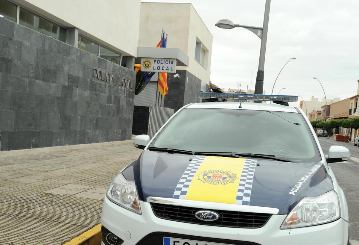 Retén de la Policía Local en Almoradí.