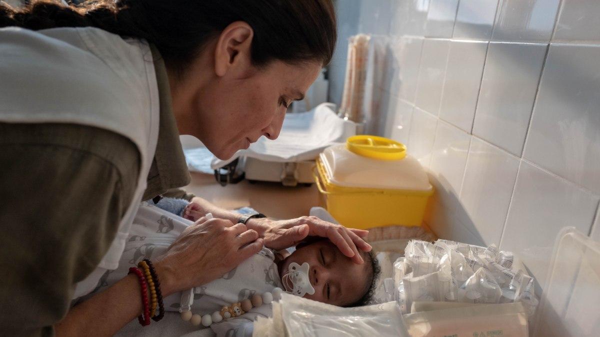 No fue fácil trabajar con el bebé porque se dormía con demasiada facilidad.