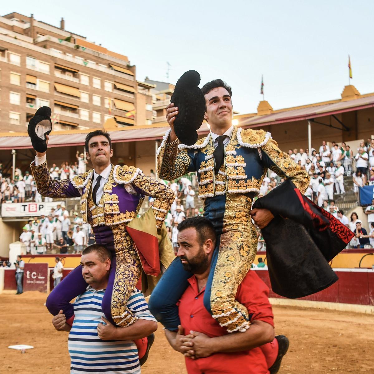 Miguel Ángel Perera y Tomás Rufo han salido por la puerta grande en la tercera de la Feria de la Albahaca en Huesca.