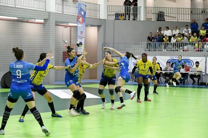 27-12-19 DEPORTES. PABELLON JUAN CARLOS HERNANDEZ. JINAMAR. TELDE. Partido de balonmano entre el Rocasa y el Bera Bera disputado en el Pabellon de deportes Juan Carlos Hernández en Jinamar.  Fotos: Juan Castro.  | 27/12/2019 | Fotógrafo: Juan Carlos Castro