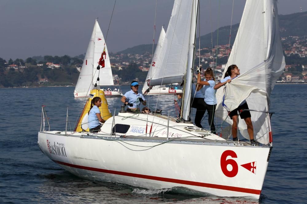 Inicio del Trofeo Príncipe de Asturias en Baiona - Arroutado, Movistar y Bunda ganaron la regata costera. Juan Carlos I navegará desde hoy en el Gallant