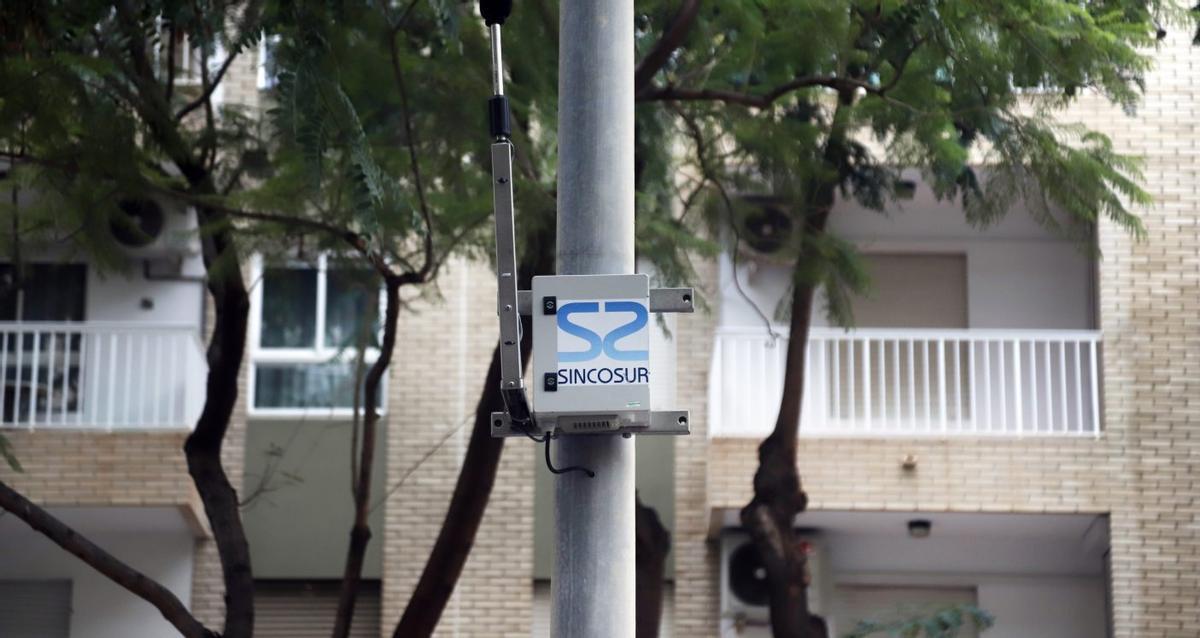 Medidor de ruido en la calle Tomás de Echeverría, en Huelin, en 2022. | ÁLEX ZEA