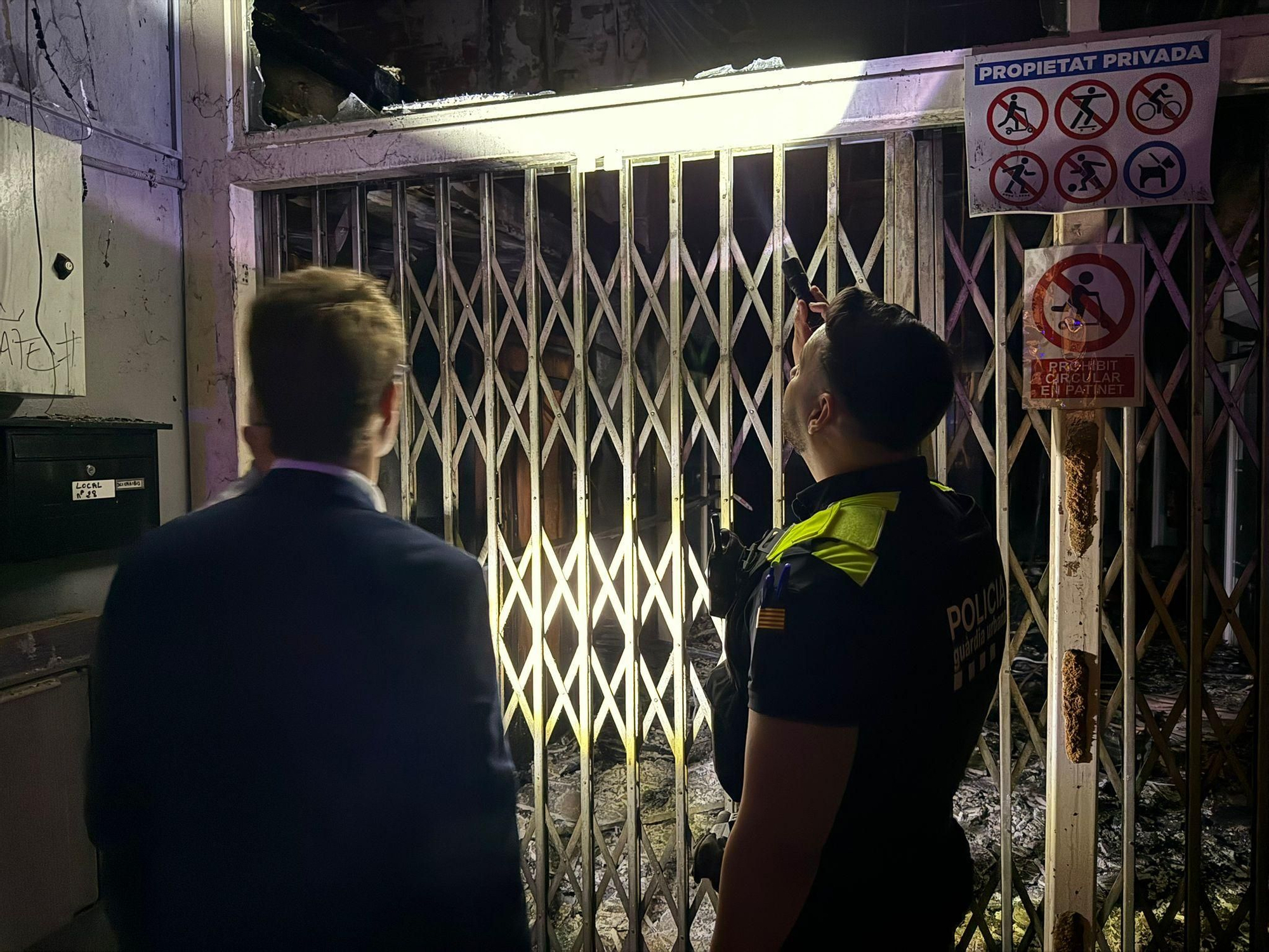 Les imatges de l'incendi en una perruqueria de Figueres