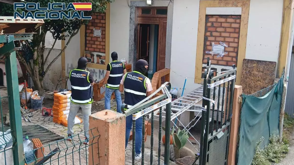 La Policía tapia en Vigo una vivienda utilizada como punto de venta de droga