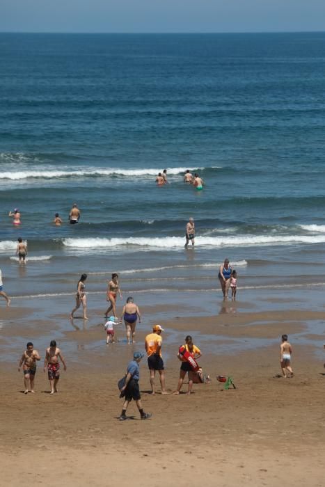 Sábado de playa en Asturias: parcelas de arenal