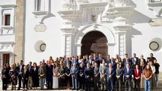 La Asamblea de Extremadura se une en un minuto de silencio por las víctimas del accidente de Toledo