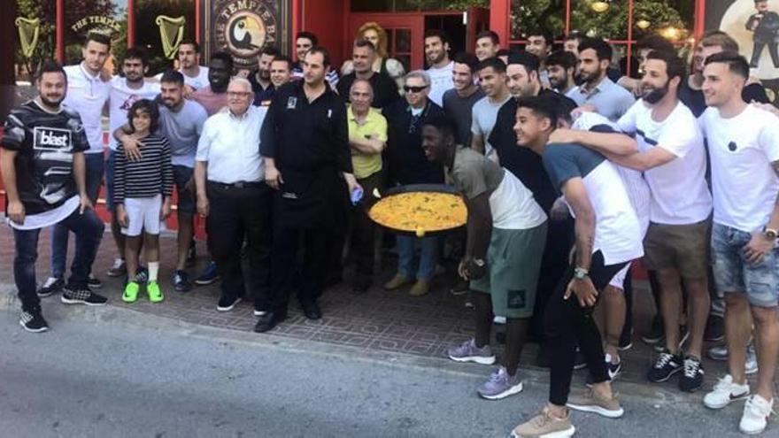 La plantilla toma fuerzas en una nueva comida