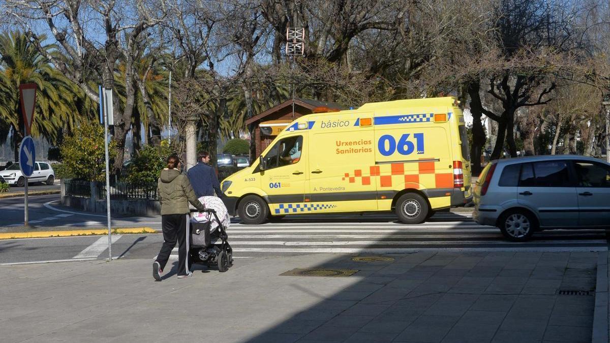 Ambulancia en Cambados en una imagen de archivo.