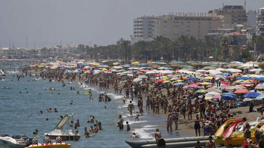 Torremolinos sigue viviendo del turismo de sol y playa y de la gastronomía.