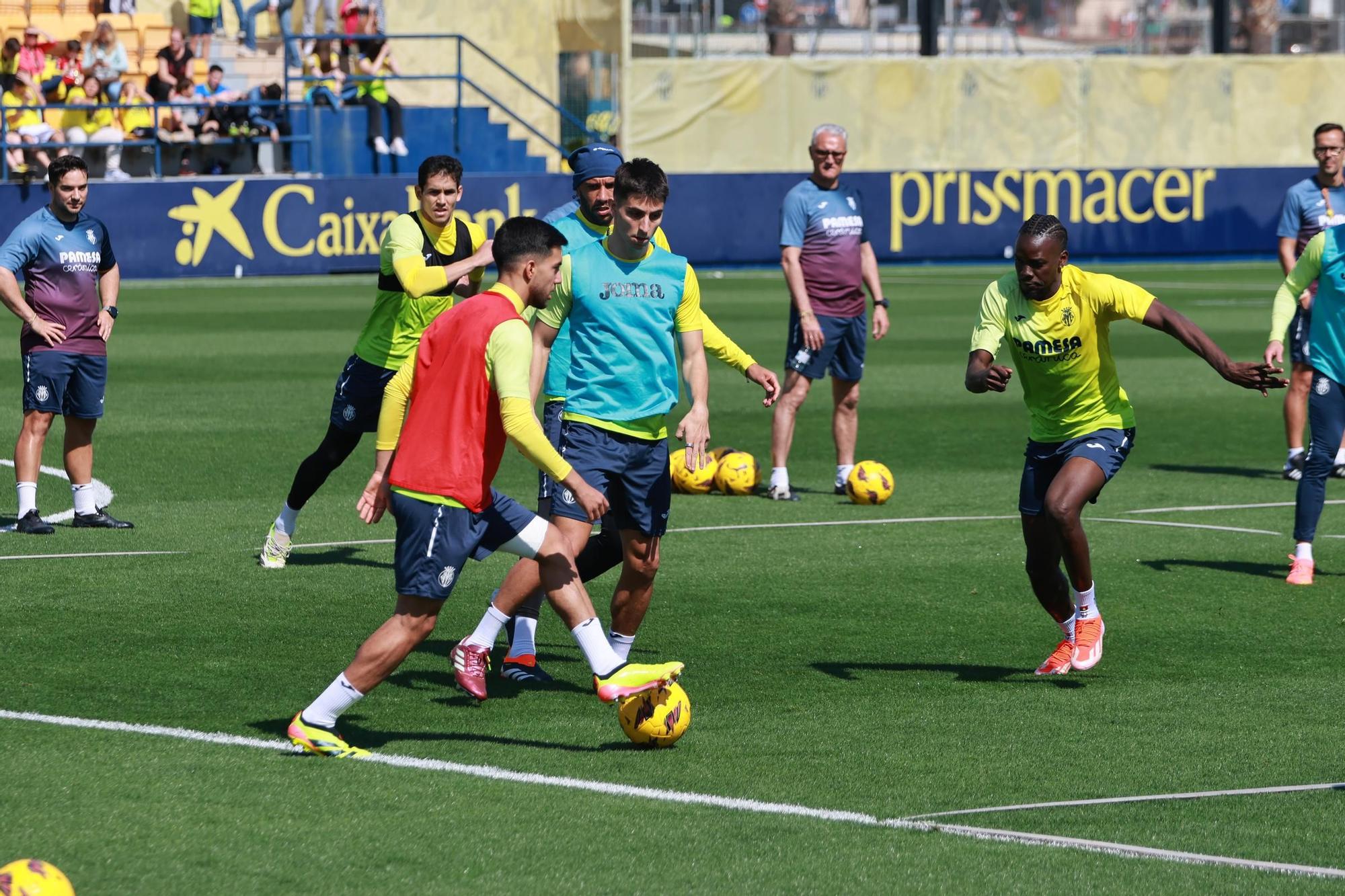 Galería | La afición del Villarreal disfruta con sus ídolos en el entrenamiento de puertas abiertas