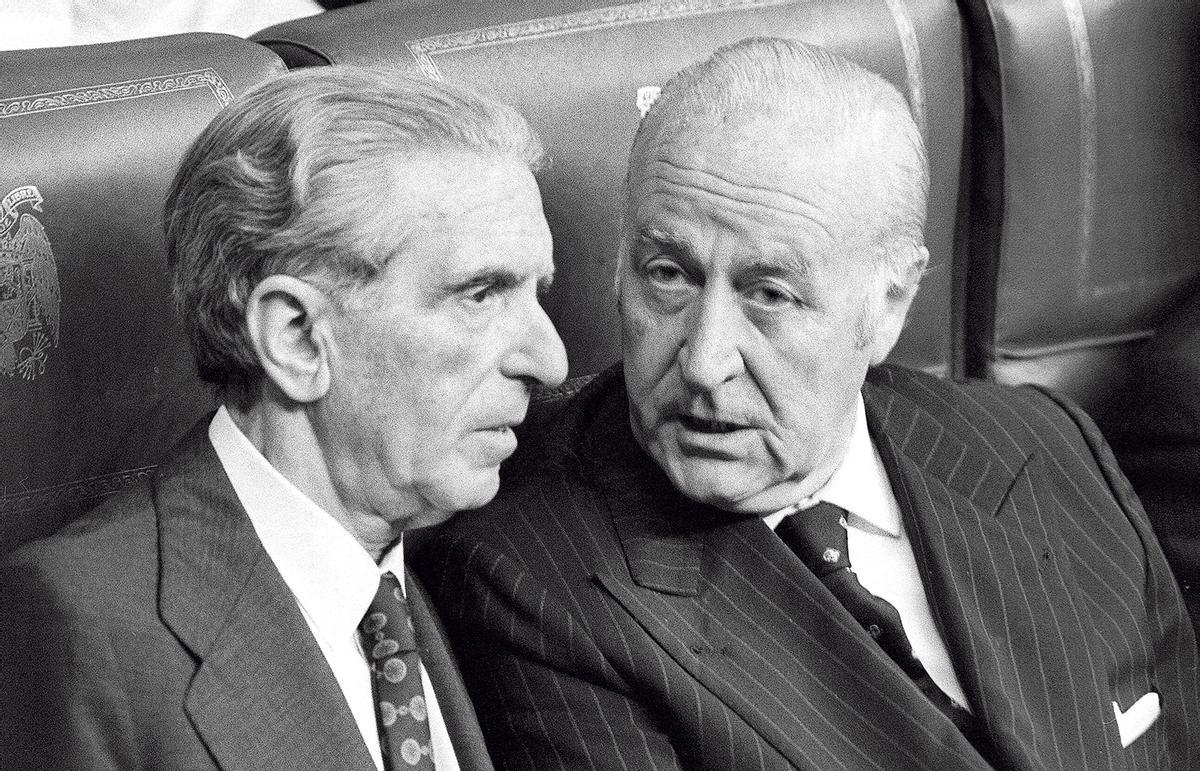 El ministro de Asuntos Exteriores José María de Areilza (dcha.), con Díaz-Cañabate.