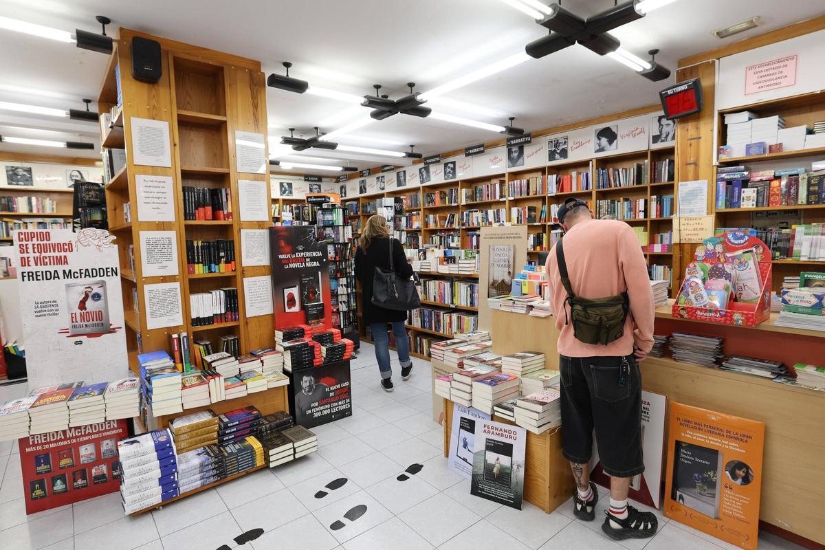 Todas las imágenes de los preparativos, recomendaciones y expectativas para el Día del Libro en Ibiza