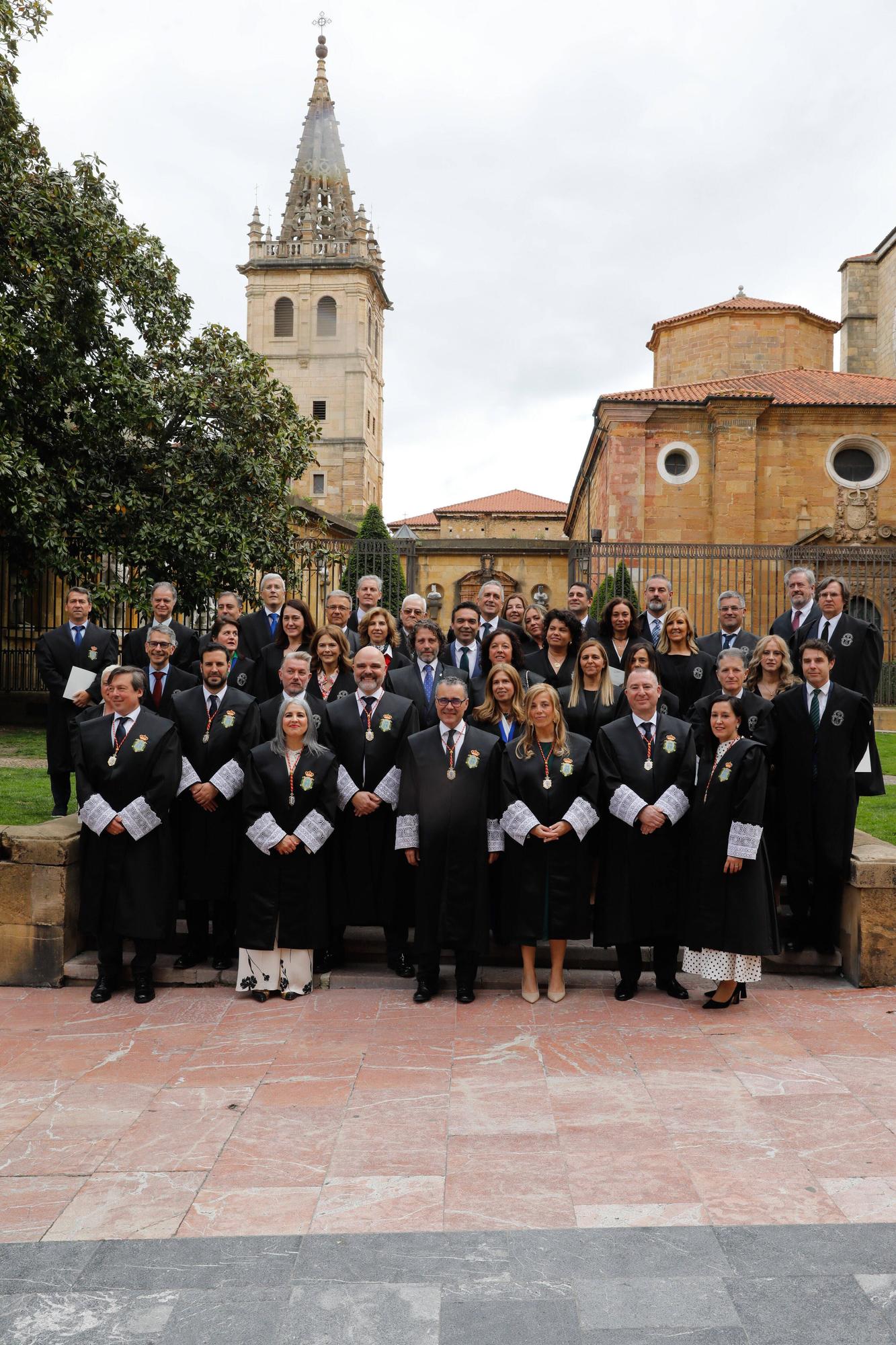 En imágenes | Entrega de medallas de oro y plata del Colegio de Abogados de Oviedo