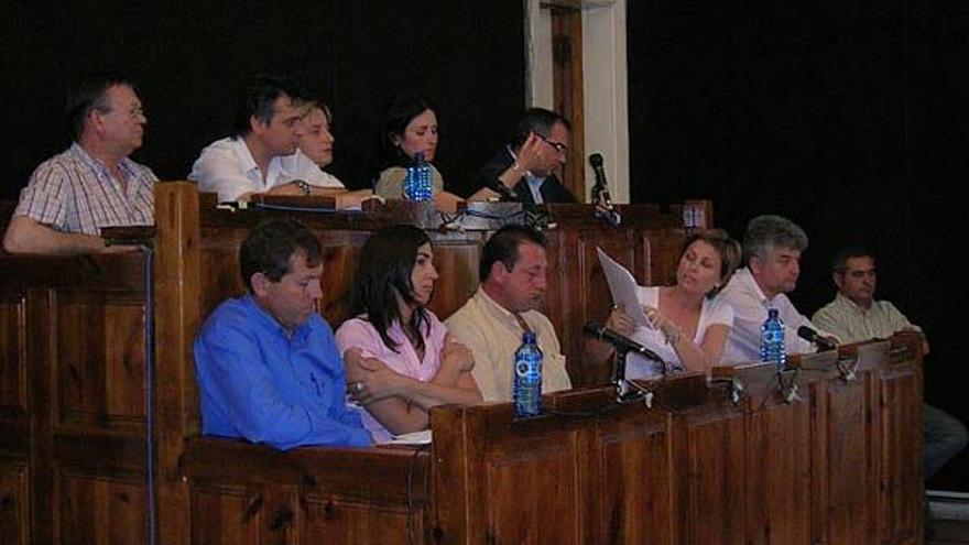 La edil de Hacienda, Nava Castro, explicando el presupuesto.