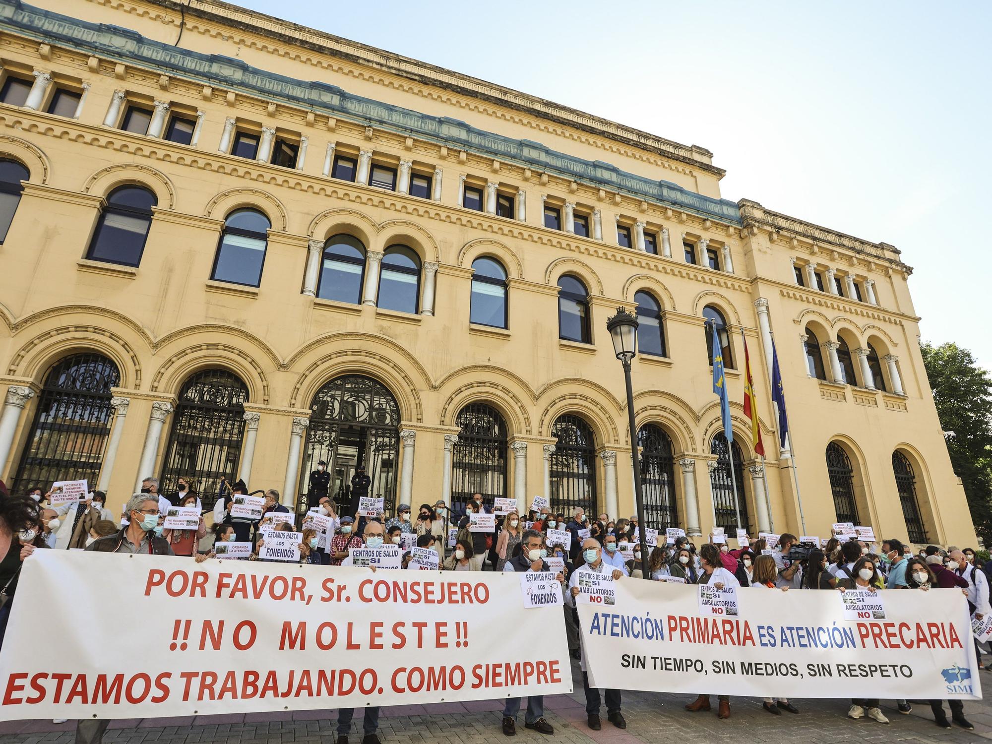 La concentración de los médicos de cabecera de Asturias, en Oviedo.