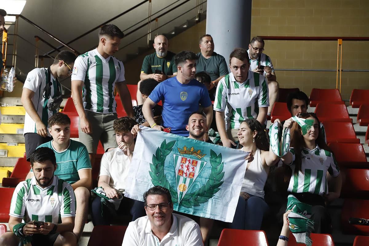 Play off de ascenso | La afición cordobesista en Vista Alegre, en imágenes