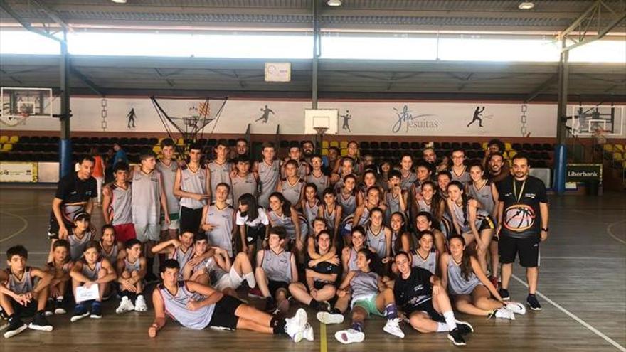 Baloncesto e inglés, de la mano en la Escuela Guadalupe