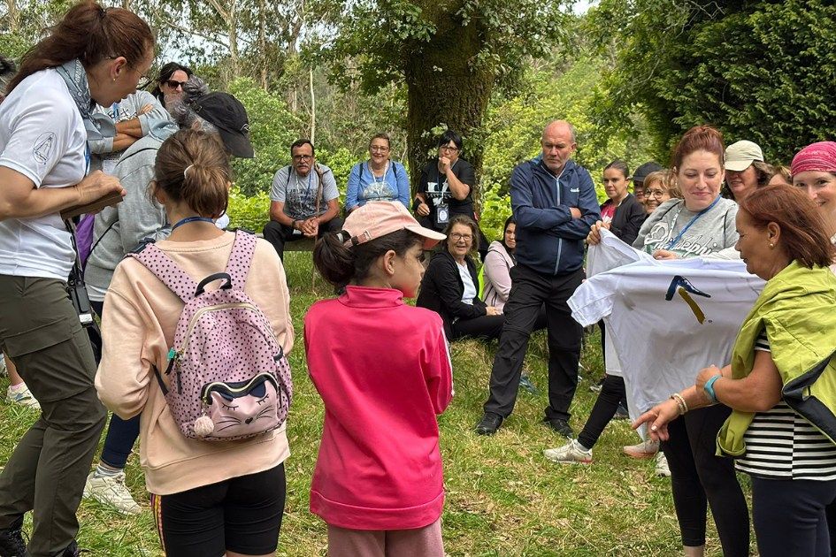 Participantes en la ruta por la Vía Mariana luso-galaica, a su paso por Valga.