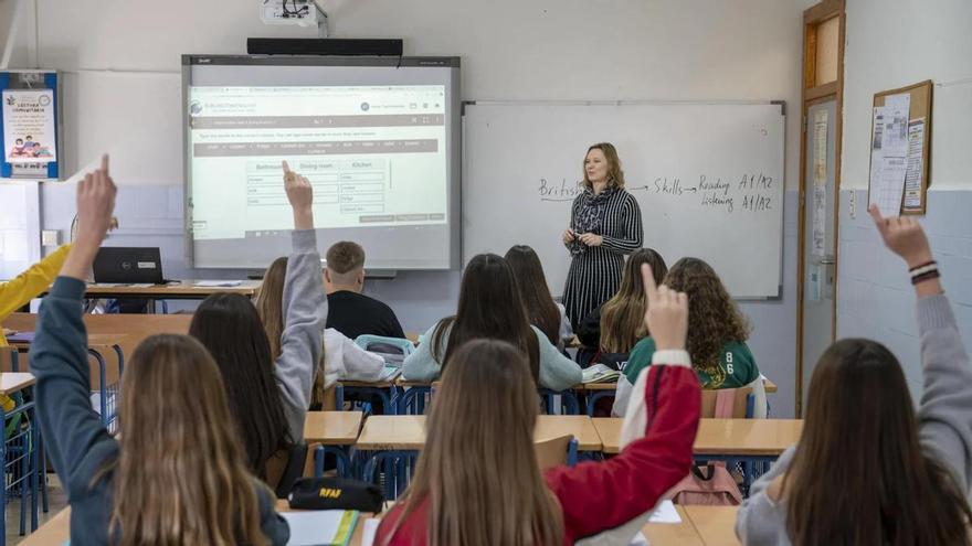 Los 247 nuevos docentes habilitados en idiomas tienen hasta este viernes para pedir puestos bilingües en Extremadura