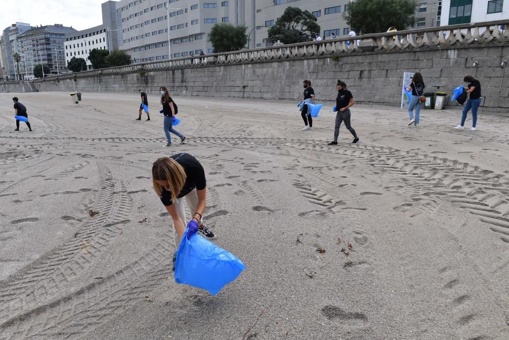 Limpieza de playas de voluntarios de Mar de Fábula