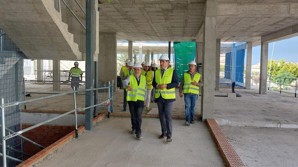 Reciente visita del consejero de Justicia, José Antonio Nieto, a las obras de la sede judicial de Lucena.