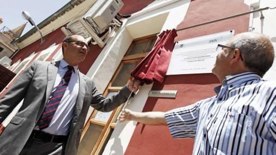 El rector y el alcalde de Villena en la inauguración de las instalaciones