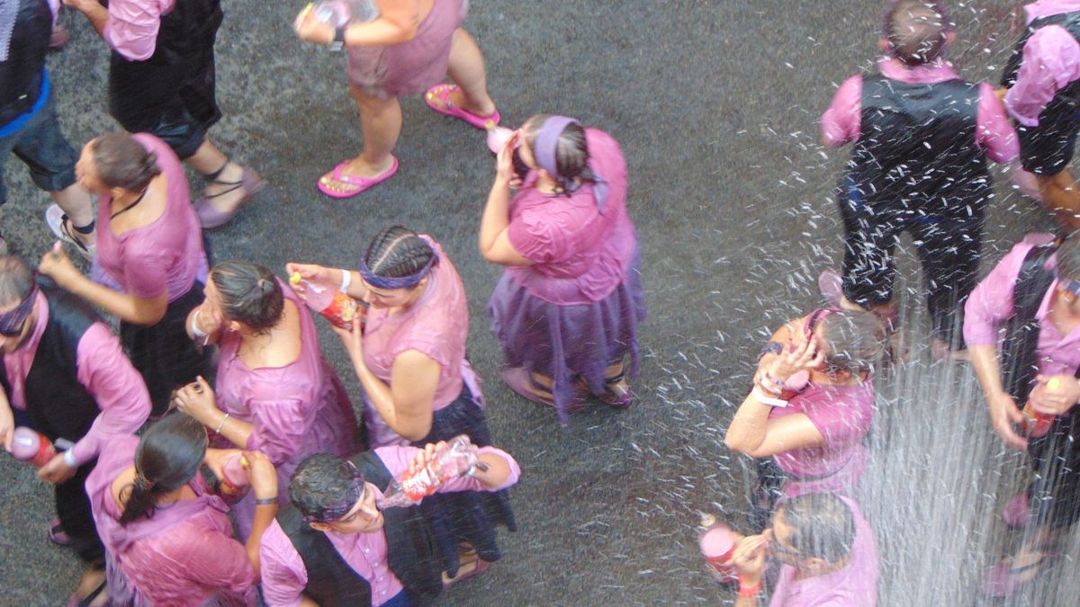Participantes en la Gran Cabalgata del Vino de 2024.