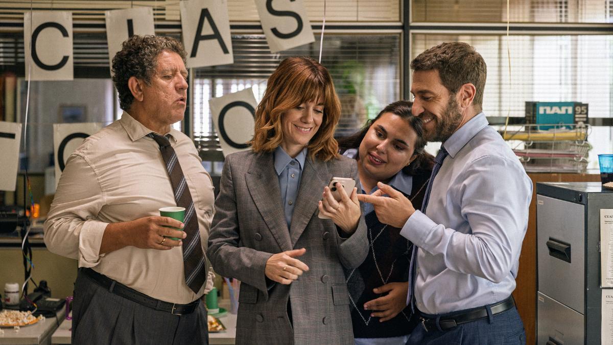 Fotograma de 'Gracias, equipo', aparece el cast principal
