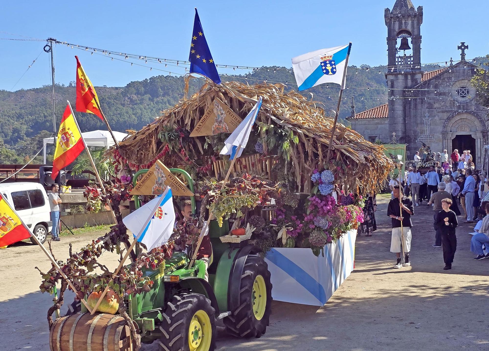 Tradicional procesión en San Miguel de Peitieiros