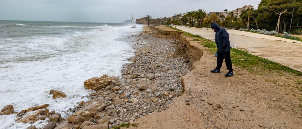 La playa del Paradís de La Vila Joiosa ha sido completamente devorada por el mar.