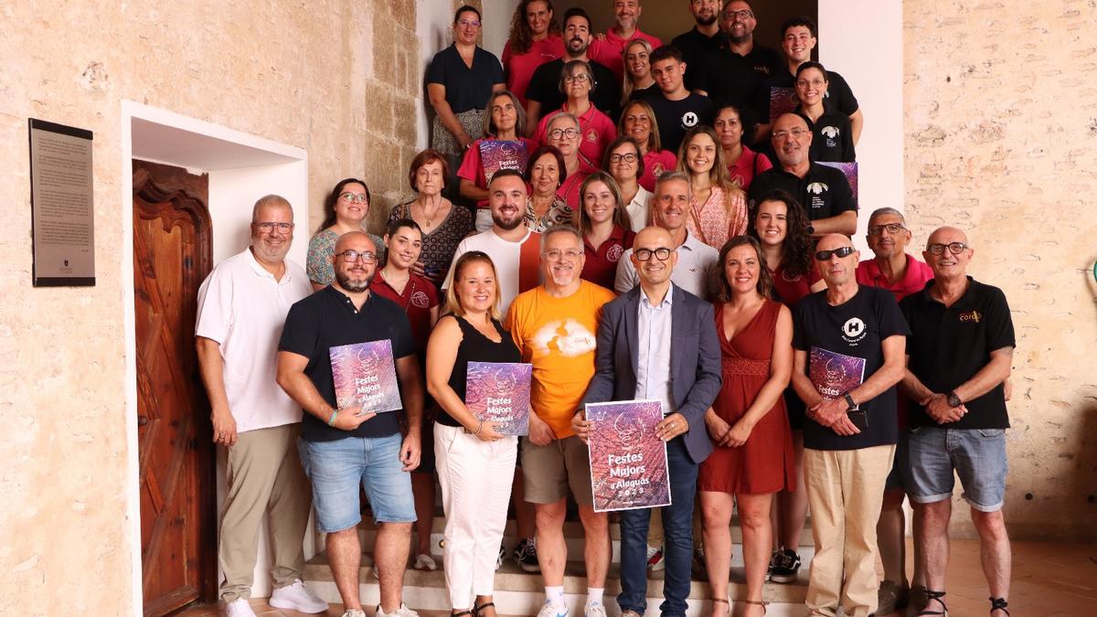 Foto de família de la presentació de les Festes Majors d'Alaquàs.