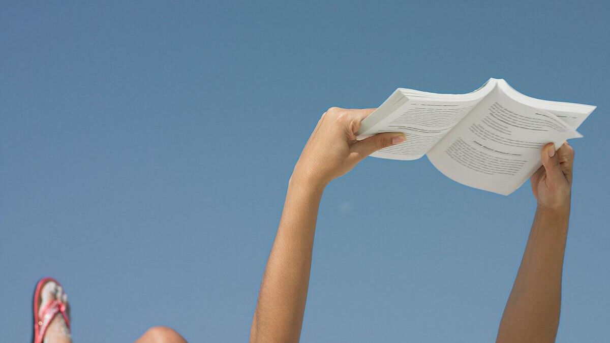 Los seis libros para leer debajo de la sombrilla en la orilla del mar o la piscina