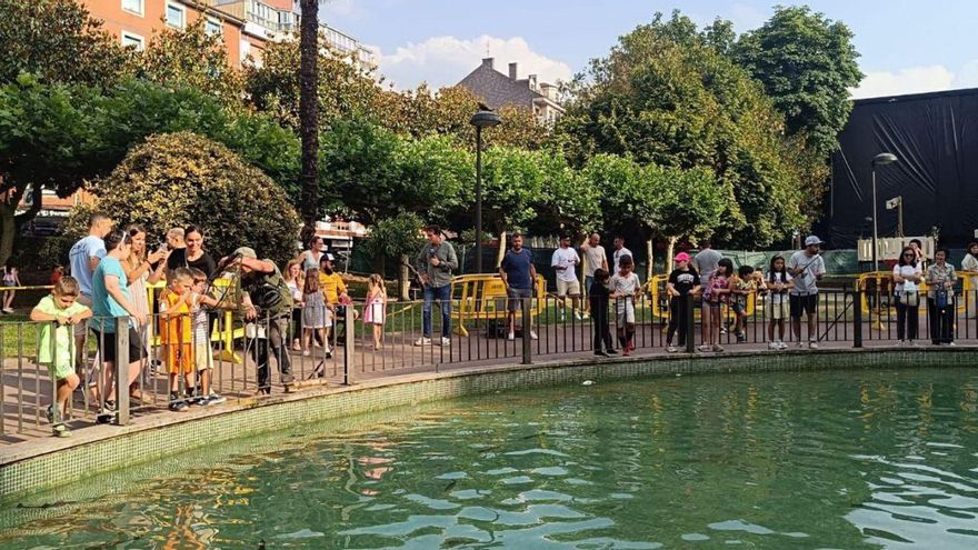 La actividad de pesca organizada en el parque Jovellanos.