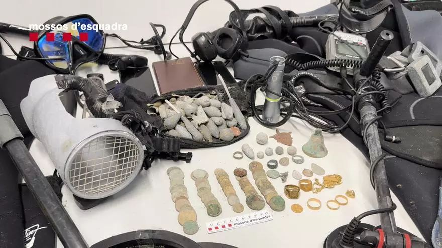Detenidos dos hombres por expoliar piezas arqueológicas de un barco naufragado frente a la costa de Tarragona