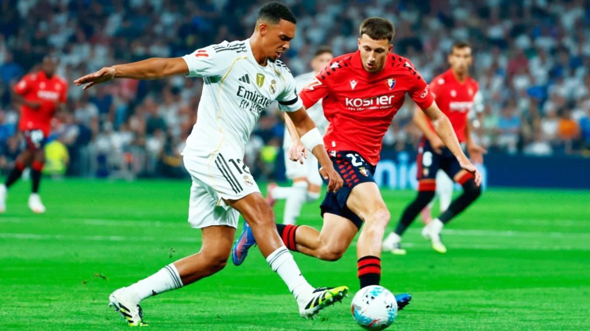 Alexander-Arnold da sus primeros toques con la camiseta del Real Madrid