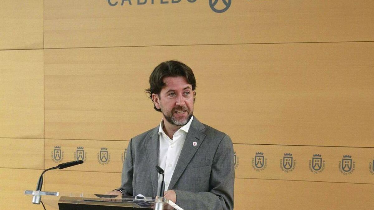 Carlos Alonso durante una comparecencia en el Cabildo durante su etapa en la presidencia de la institución.