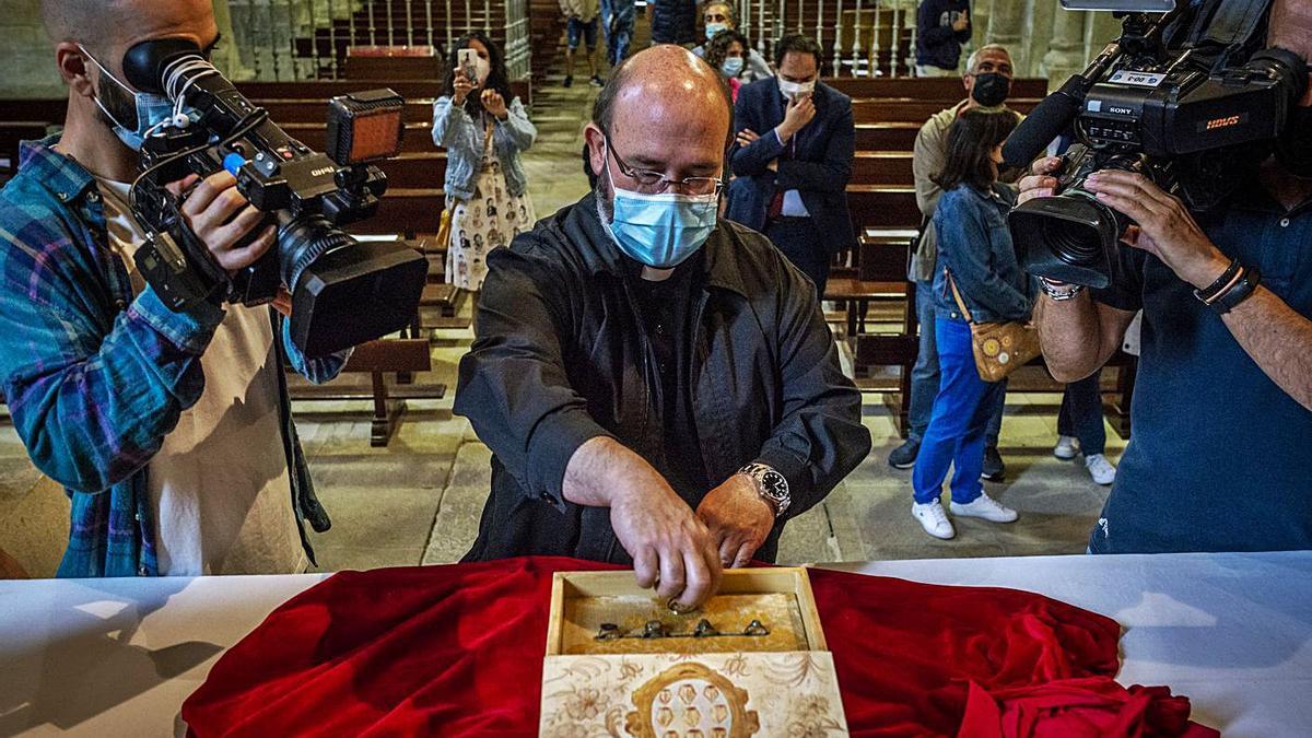 La iglesia de Santo Estevo: de los anillos mágicos de leyenda a los murales  ocultos - Faro de Vigo