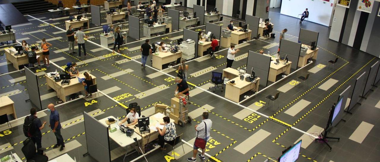 Imagen del Palau de la Festa donde se presta, hasta final de mes, el servicio de atención a la ciudadanía.