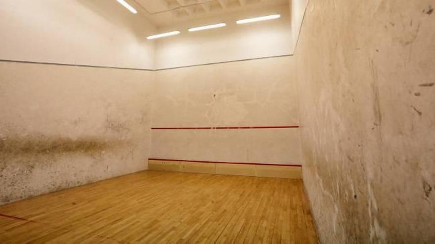 El PP denuncia el abandono de las pistas de squash