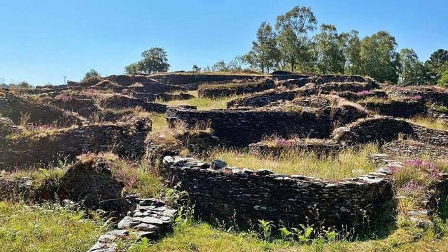 Parte de las estructuras del castro de Coaña.