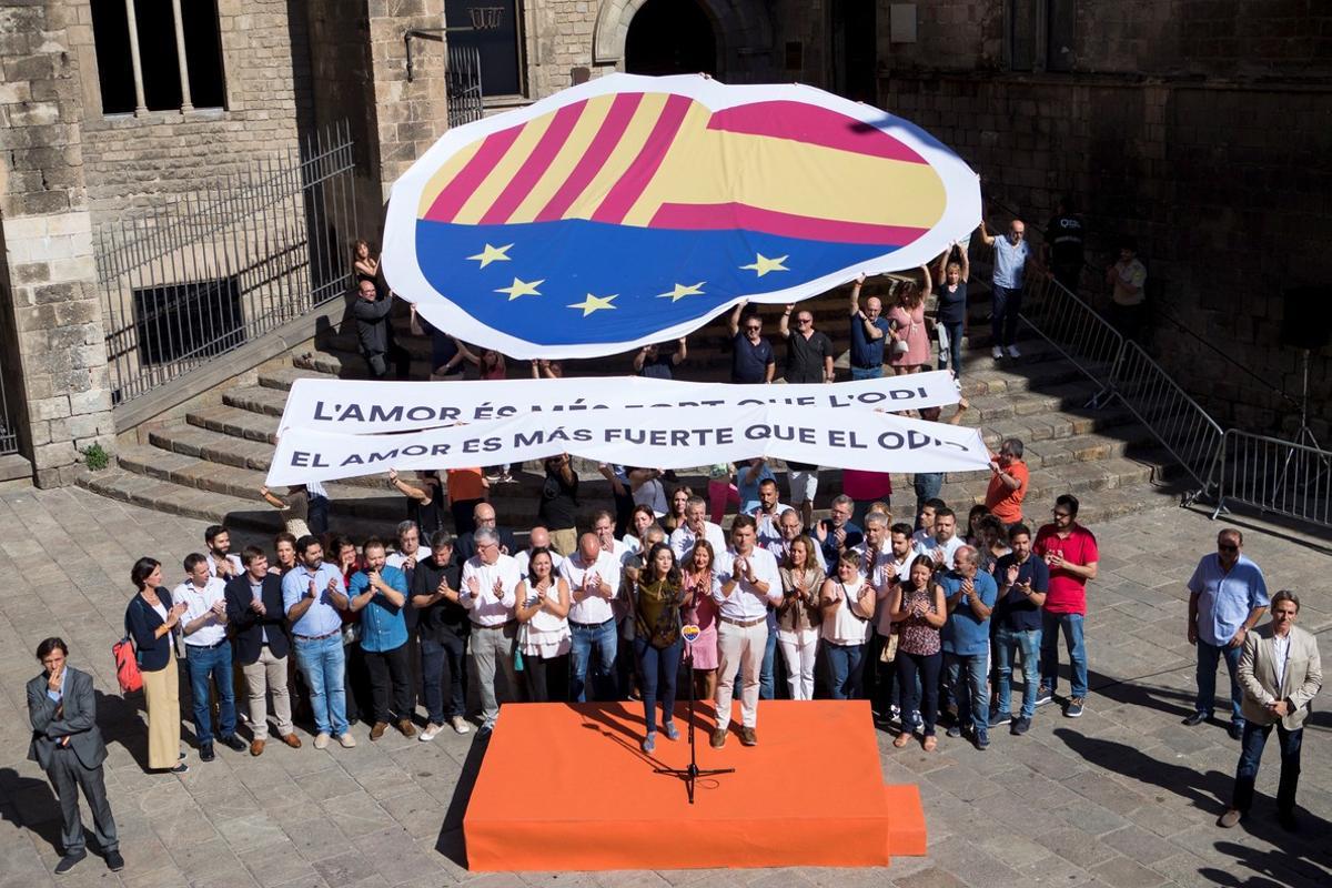 Acto de Ciudadanos en la plaza del Rei durante la Diada.