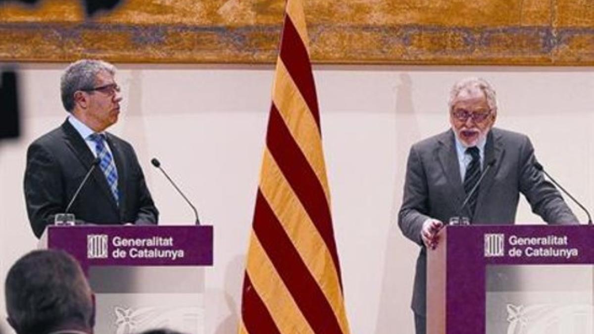 Francesc Homs y Carles Viver Pi-Sunyer, ayer en la sala Torres Garcia del Palau de la Generalitat.