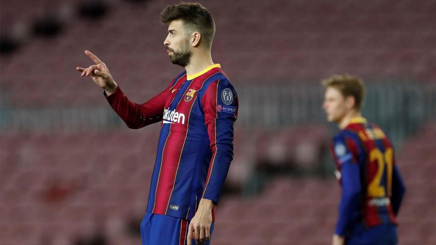 Tensión entre Griezmann y Piqué durante el partido