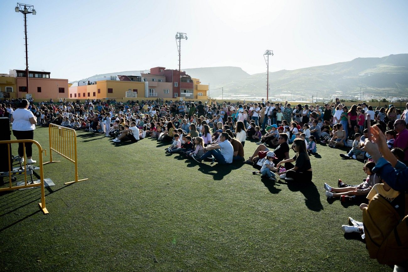 Miles de personas llenan de ilusión el Estadio de Barrial en la llegada de los Reyes Magos